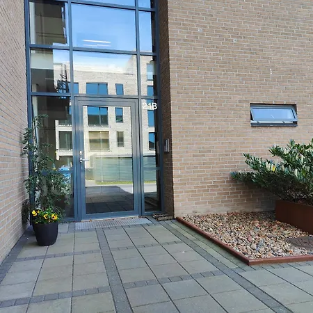 Waterfront - - Free Parking Apartment *