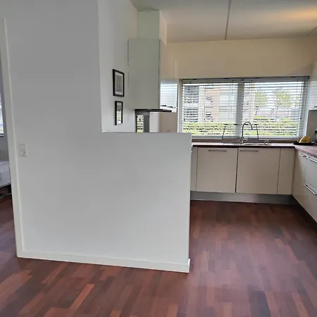 Apartment Waterfront - - Free Parking