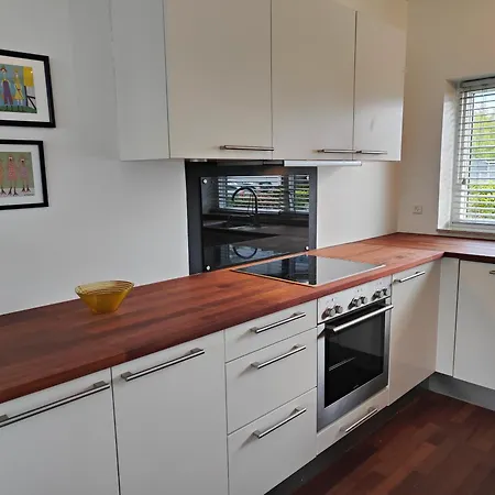 Waterfront - - Free Parking Apartment