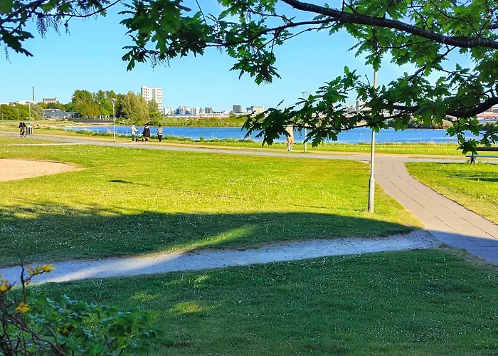 Waterfront - - Free Parking *